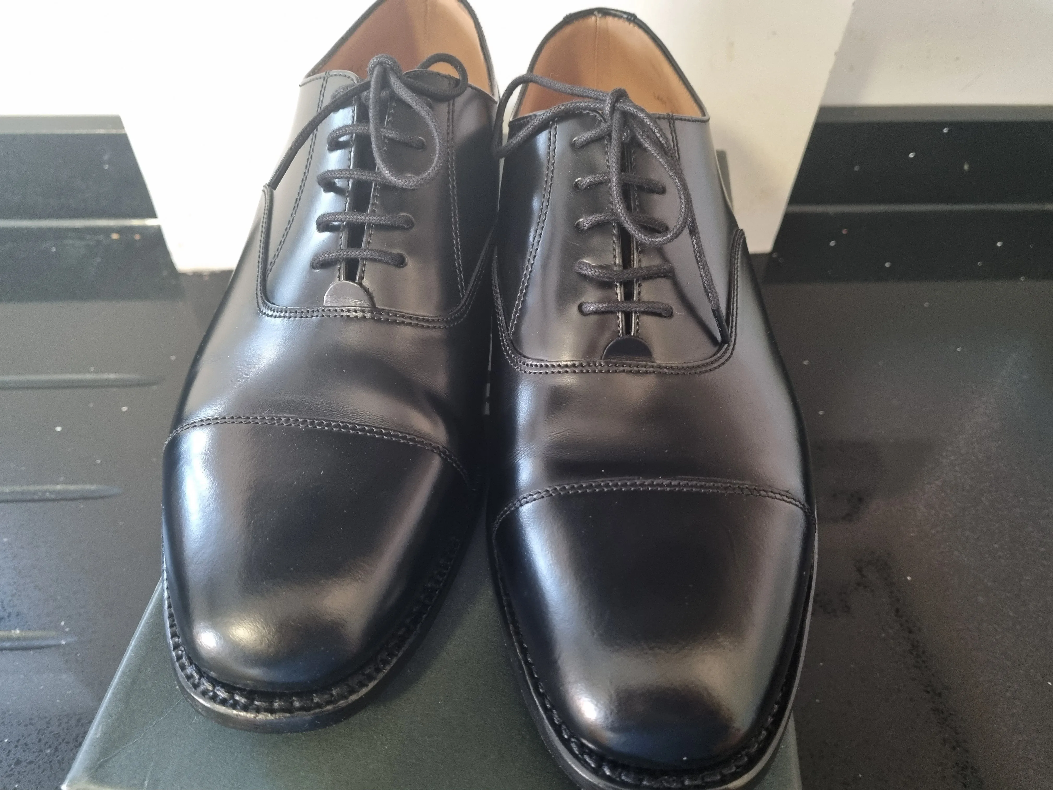 Loake - Hi-Shine Black Leather Oxford Shoe