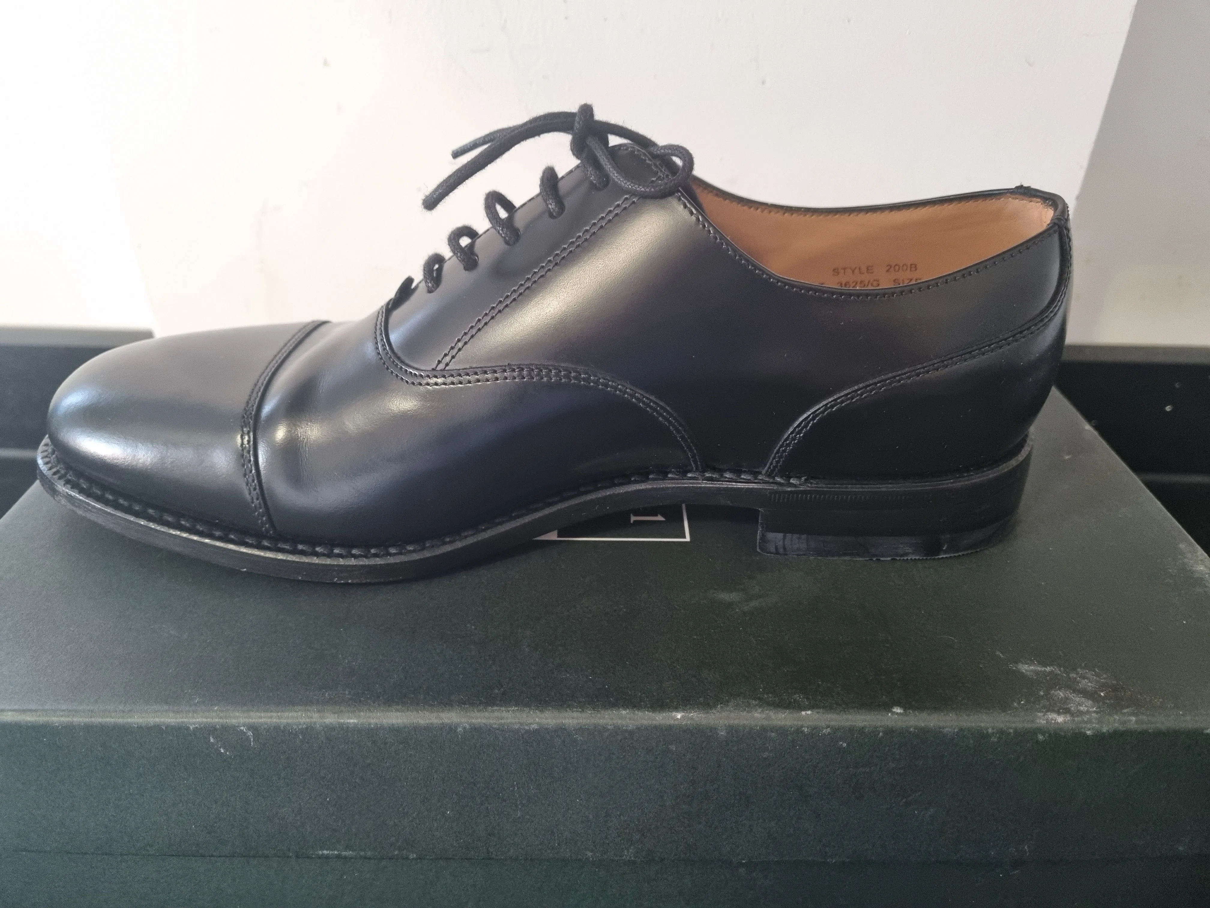 Loake - Hi-Shine Black Leather Oxford Shoe