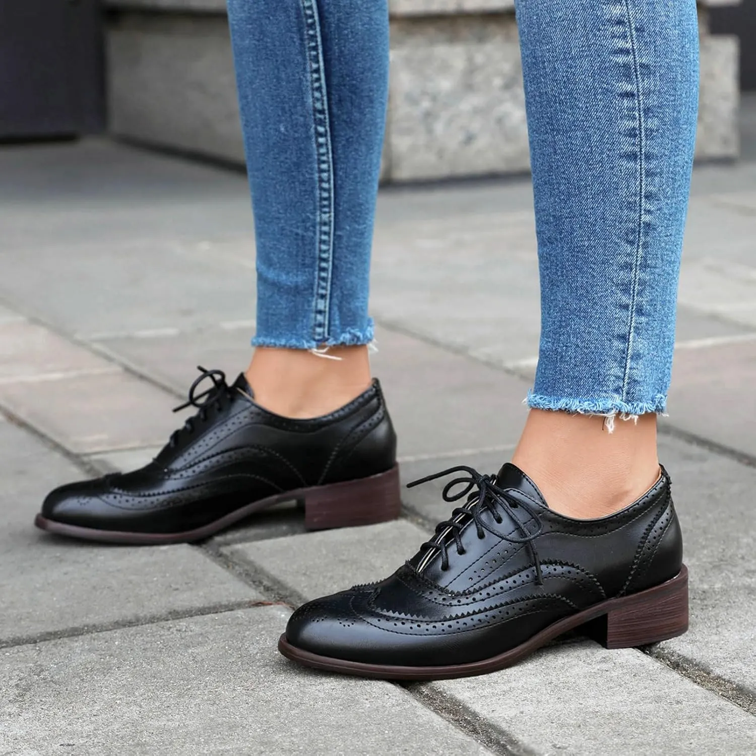 LUXMAX Women Lace Up Oxford Shoes Flats Wingtip Brogues Shoes Low Chunky Heel Vintage Saddle Shoes