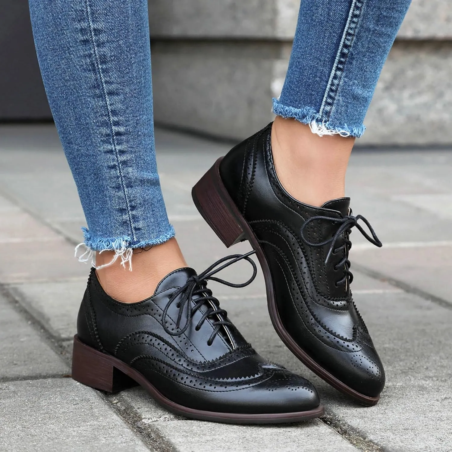 LUXMAX Women Lace Up Oxford Shoes Flats Wingtip Brogues Shoes Low Chunky Heel Vintage Saddle Shoes
