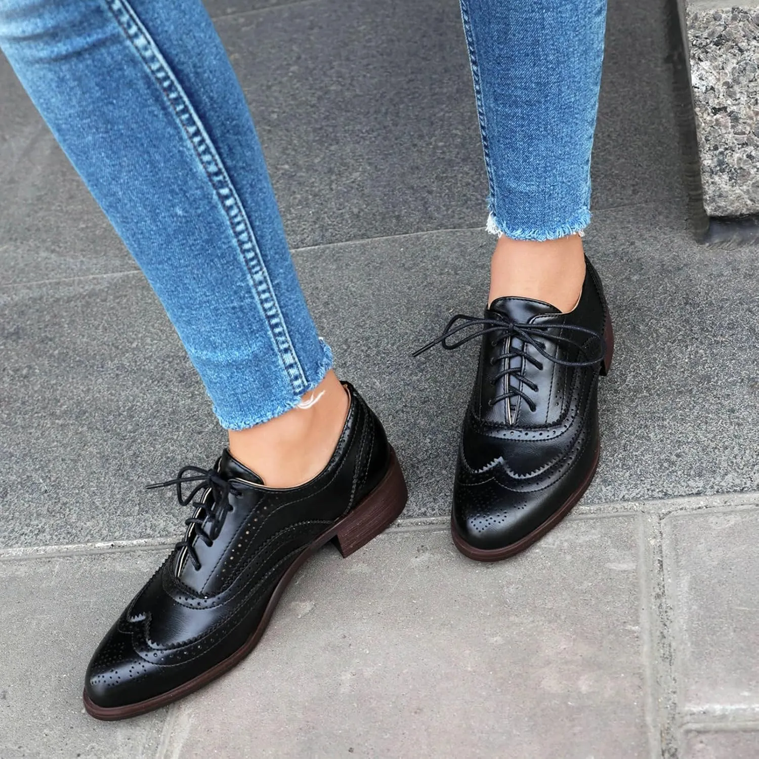 LUXMAX Women Lace Up Oxford Shoes Flats Wingtip Brogues Shoes Low Chunky Heel Vintage Saddle Shoes