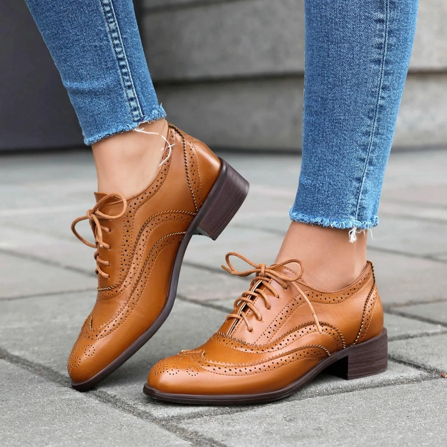 LUXMAX Women Lace Up Oxford Shoes Flats Wingtip Brogues Shoes Low Chunky Heel Vintage Saddle Shoes
