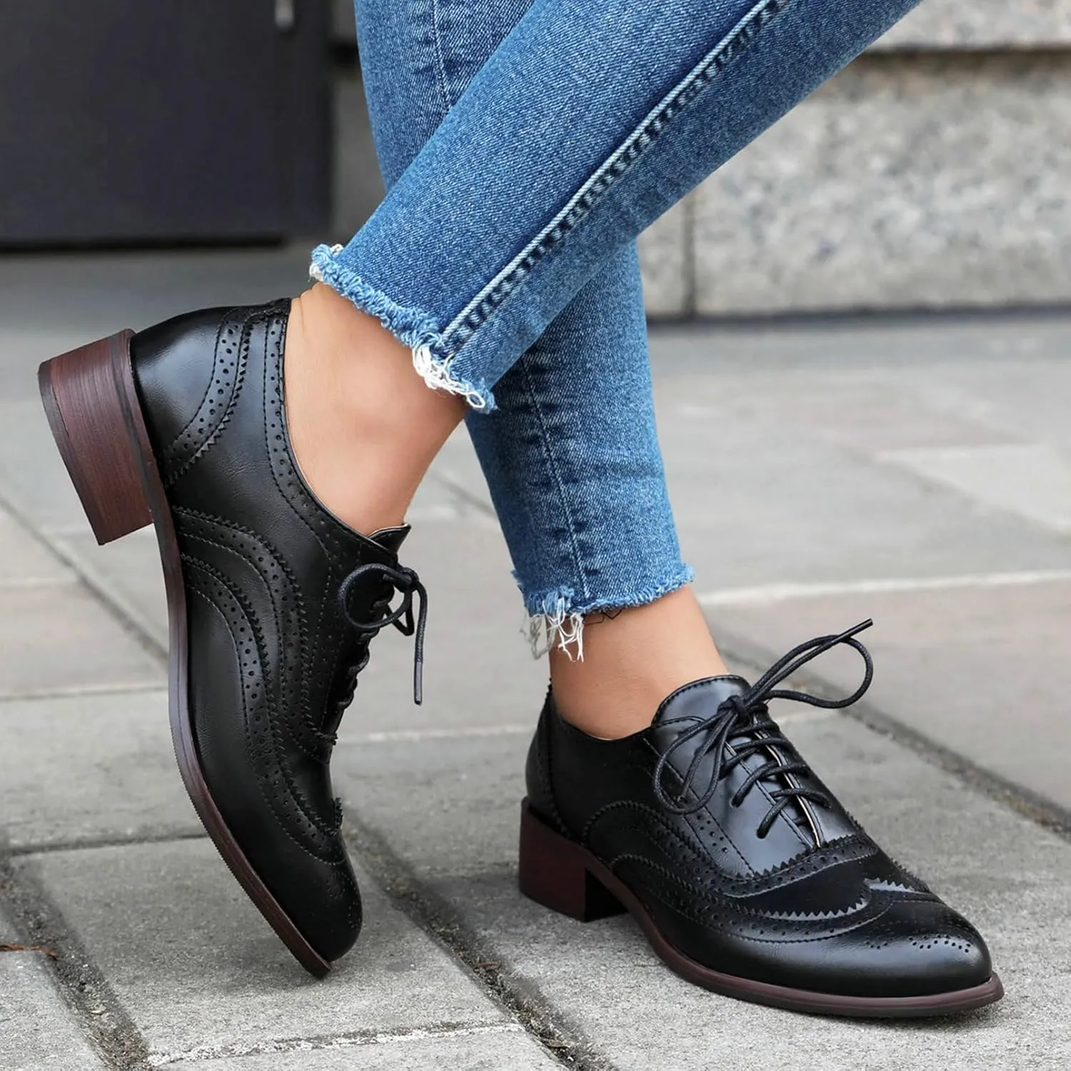 LUXMAX Women Lace Up Oxford Shoes Flats Wingtip Brogues Shoes Low Chunky Heel Vintage Saddle Shoes