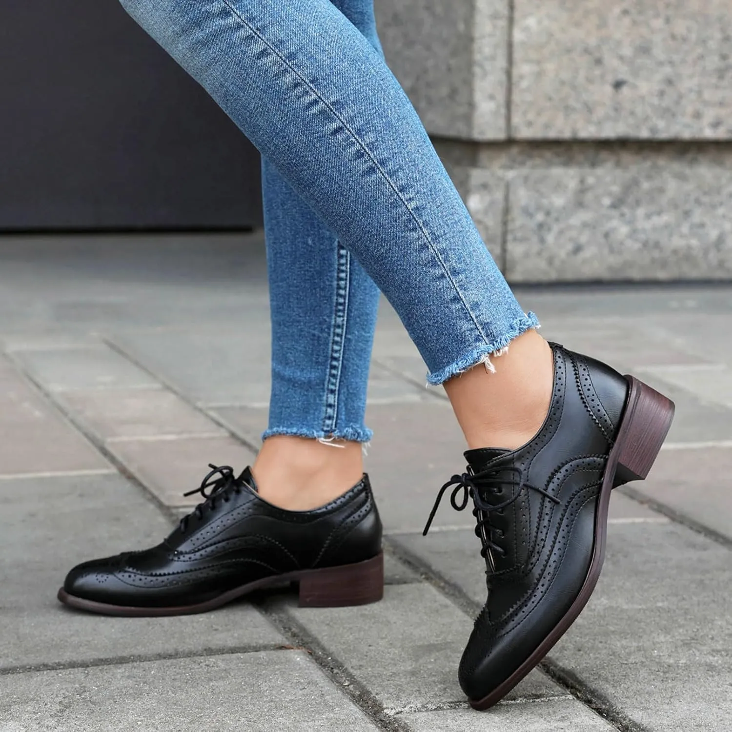 LUXMAX Women Lace Up Oxford Shoes Flats Wingtip Brogues Shoes Low Chunky Heel Vintage Saddle Shoes