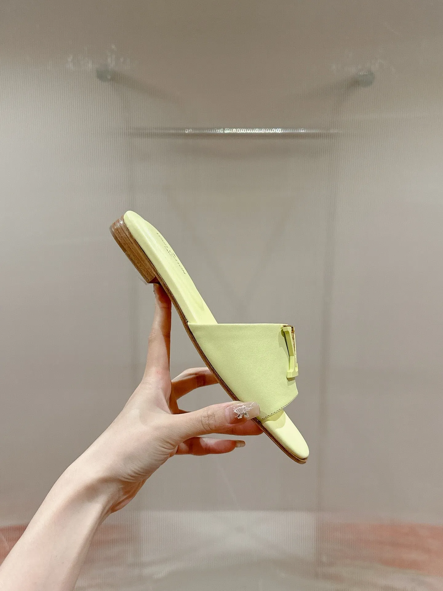 SE1424 LB Capri Flat Mule / Size5-10
