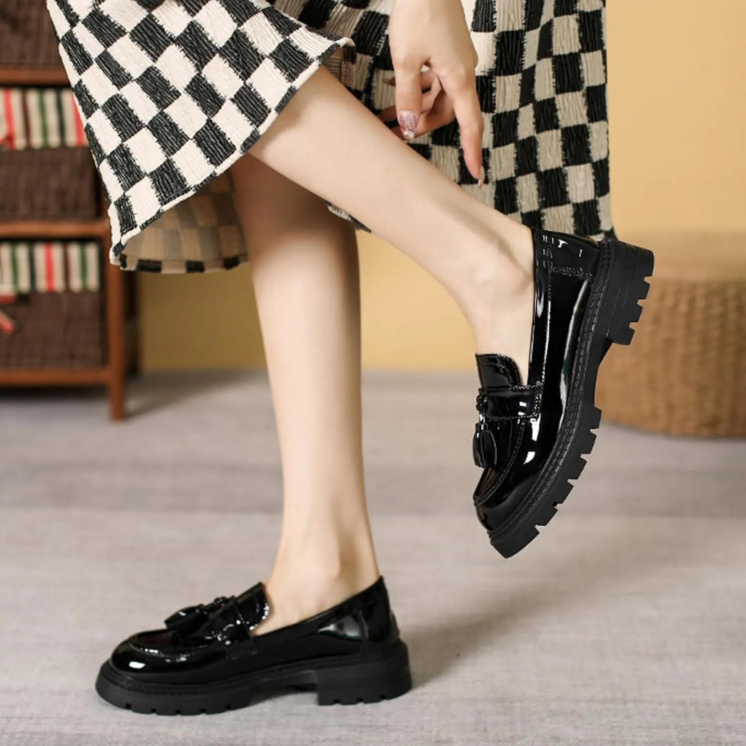 Women's Patent Leather Tassel Platform Loafers Fashion Round Toe Non-Slip Lug Sole Chunky Heel Oxford Shoe Comfort Slip-On Office Work Dress Shoes